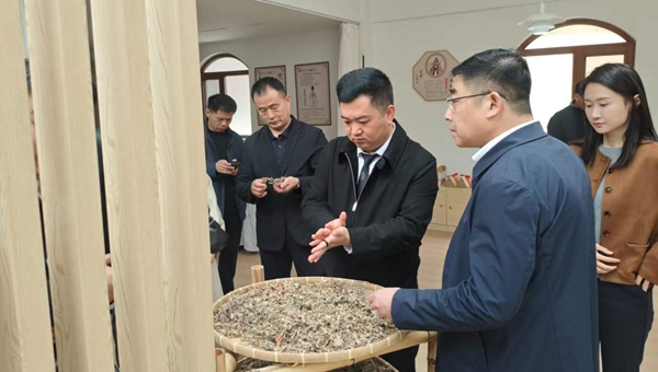 ���㶫���������й����������·�ϵ�һ��ů��